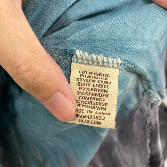 New XCVI Medium Blue Gray Tie Dye Boho Ultra Soft Stretch Long Sleeve Top - Picture 7 of 9